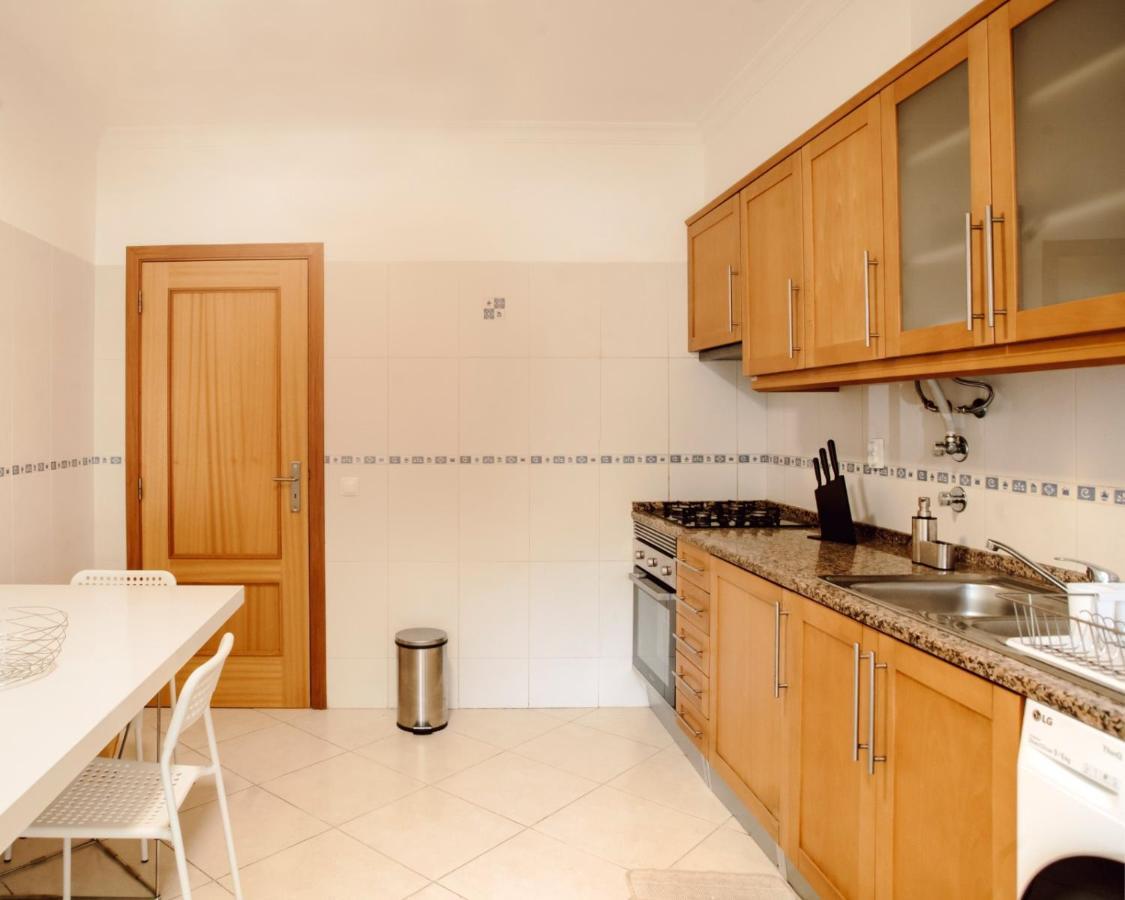 Harbour'S Way, Spacious And Cosy Apartment, With Ac Olhão Kültér fotó